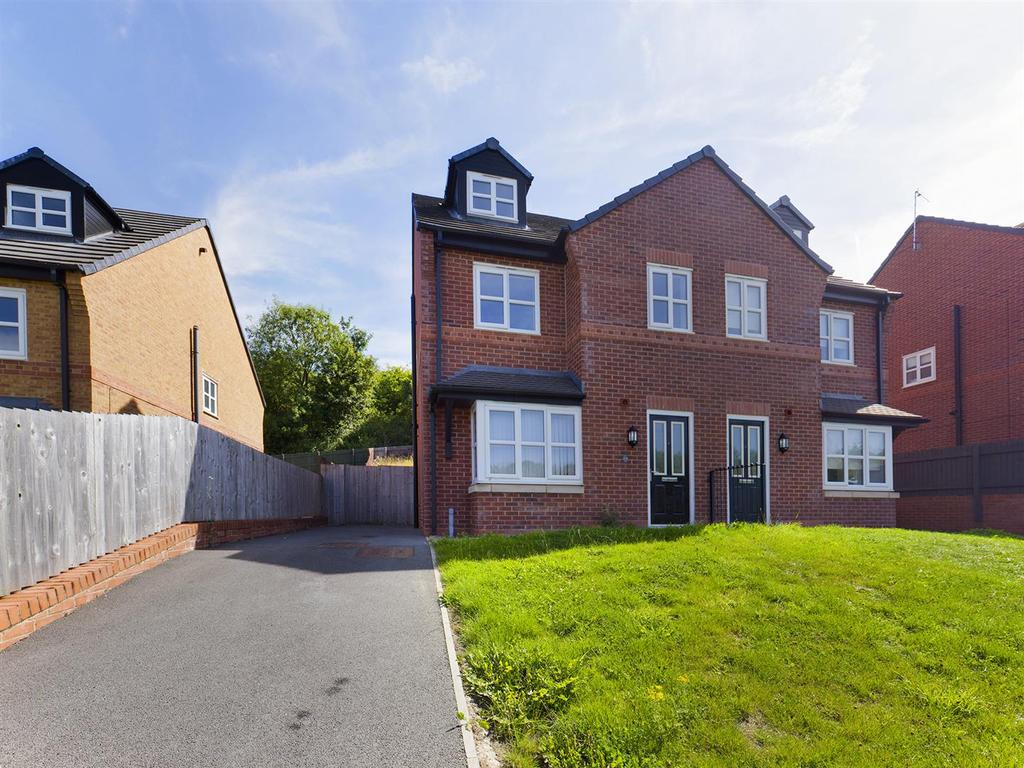 Nant court, Brymbo, Wrexham 4 bed semidetached house £259,000