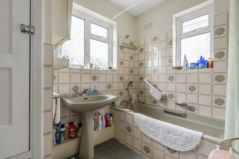 83 Laurel Way, London, N20 8HT