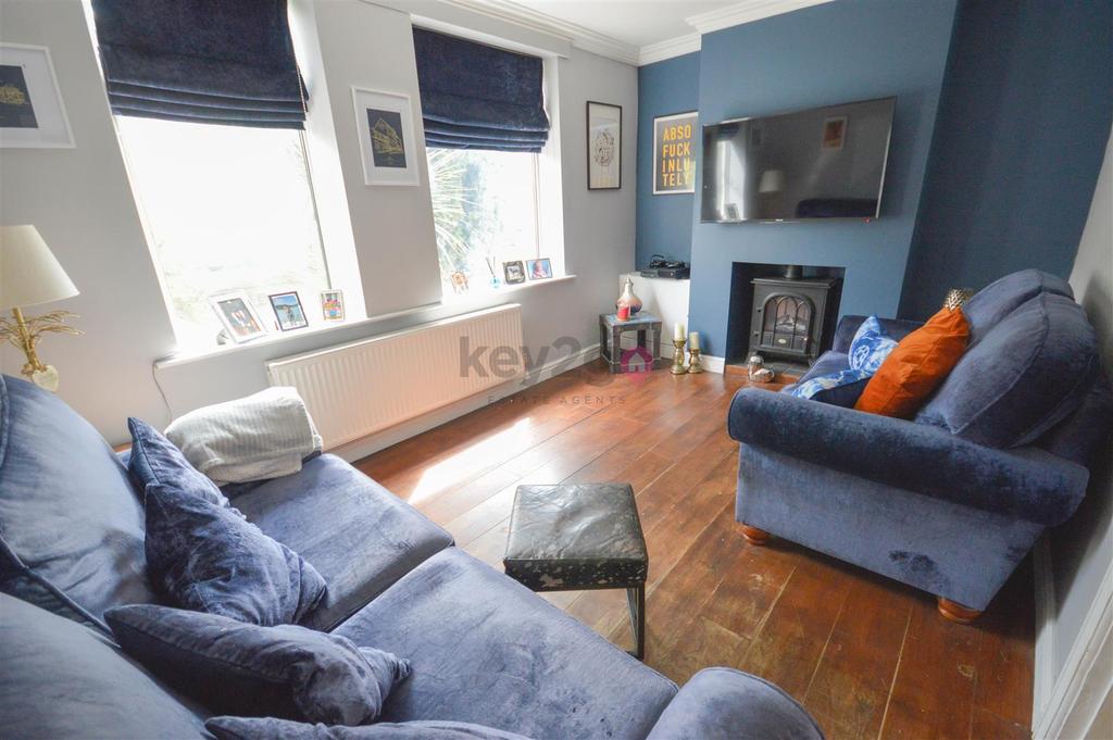 Queen Street, Mosborough, Sheffield 2 bed end of terrace house £700