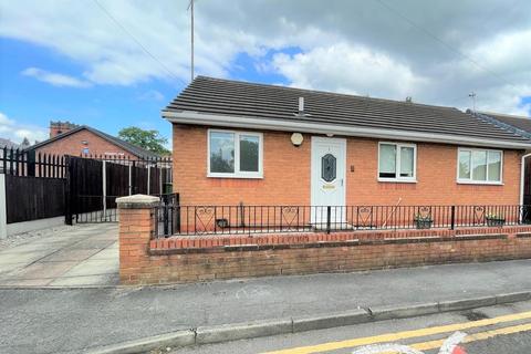2 bedroom detached bungalow for sale - Cross Street, Leigh