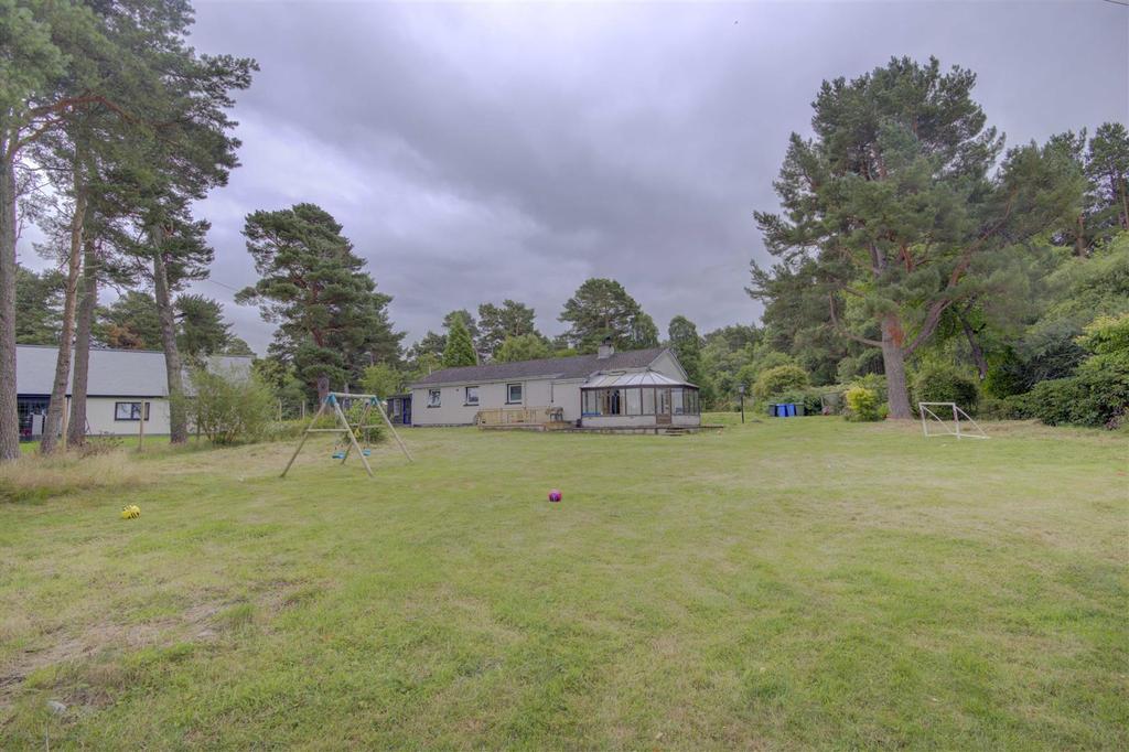 Edgewood Nairnside, Inverness IV2 5EX 4 bed detached bungalow £275,000