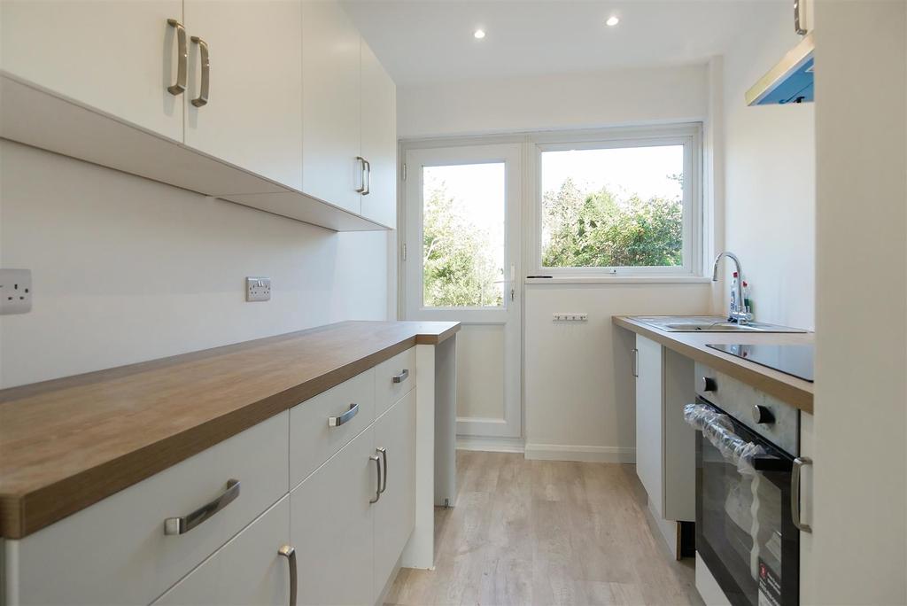 Armadale Road, Chichester 3 bed house £1,500 pcm (£346 pw)
