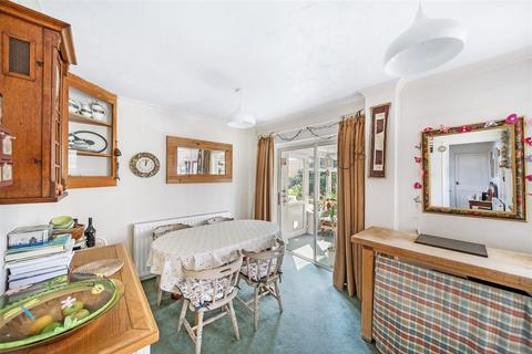 3 bedroom semi-detached house for sale - 6 West Close, Swinton, Malton, North Yorkshire YO17 6SZ
