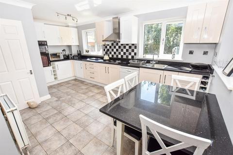 11 Victoria Road, South Woodham Ferrers, Chelmsford, CM3 5LR