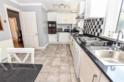 11 Victoria Road, South Woodham Ferrers, Chelmsford, CM3 5LR