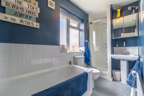 16 Beacon Lane, Dudley, DY3 1NB