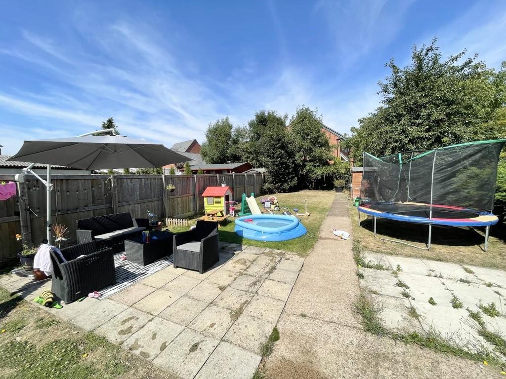 Longford Lane, Gloucester 3 bed semidetached house £320,000