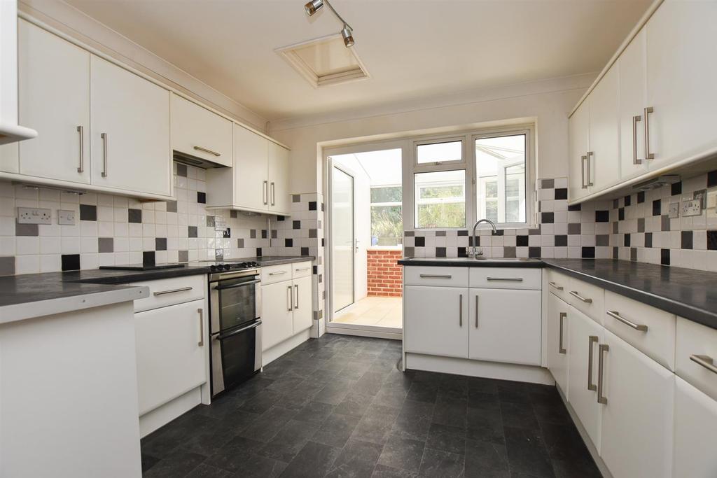 Ochiltree Road, Hastings 2 bed detached bungalow for sale £375,000