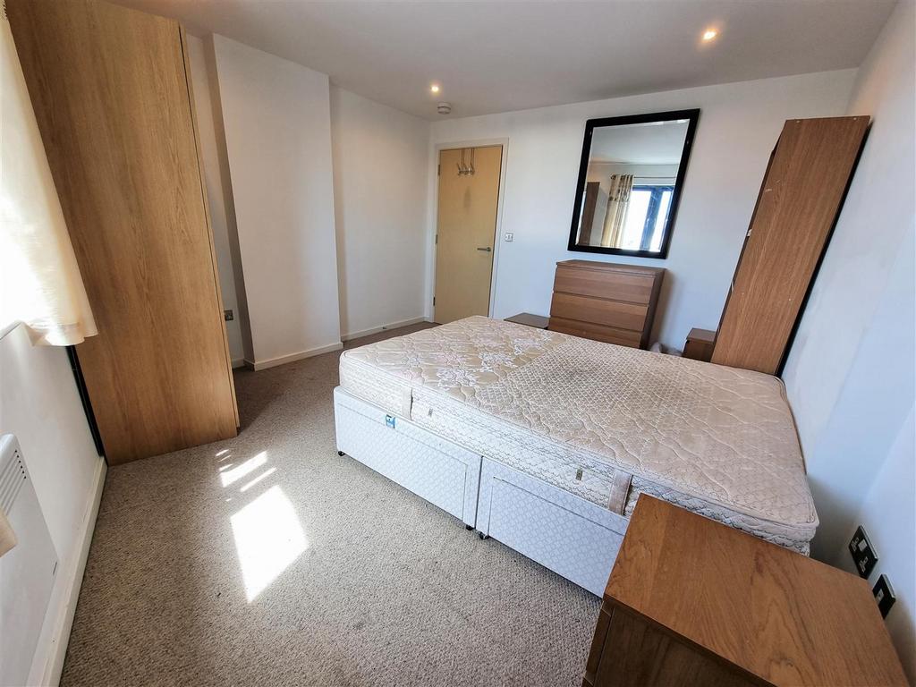 Bed 2.jpg