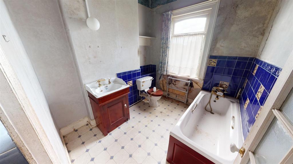 Cowley Hill Lane Bathroom