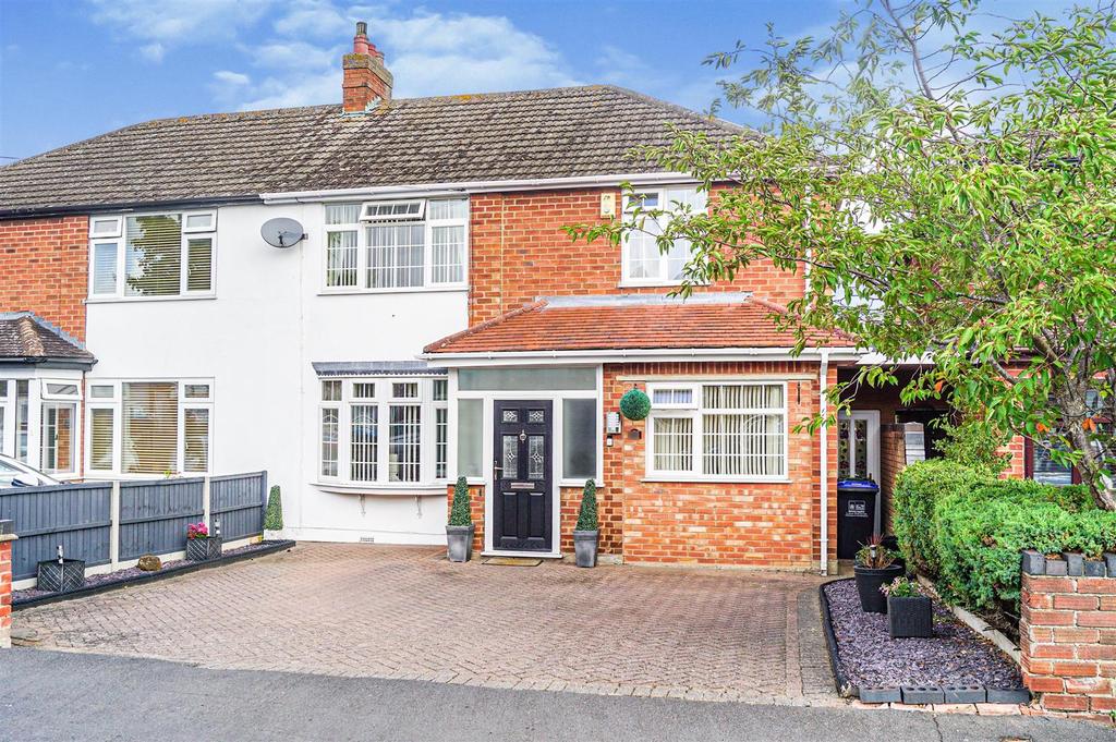 Moorhill Road, Whitnash, Leamington Spa 4 bed semidetached house for