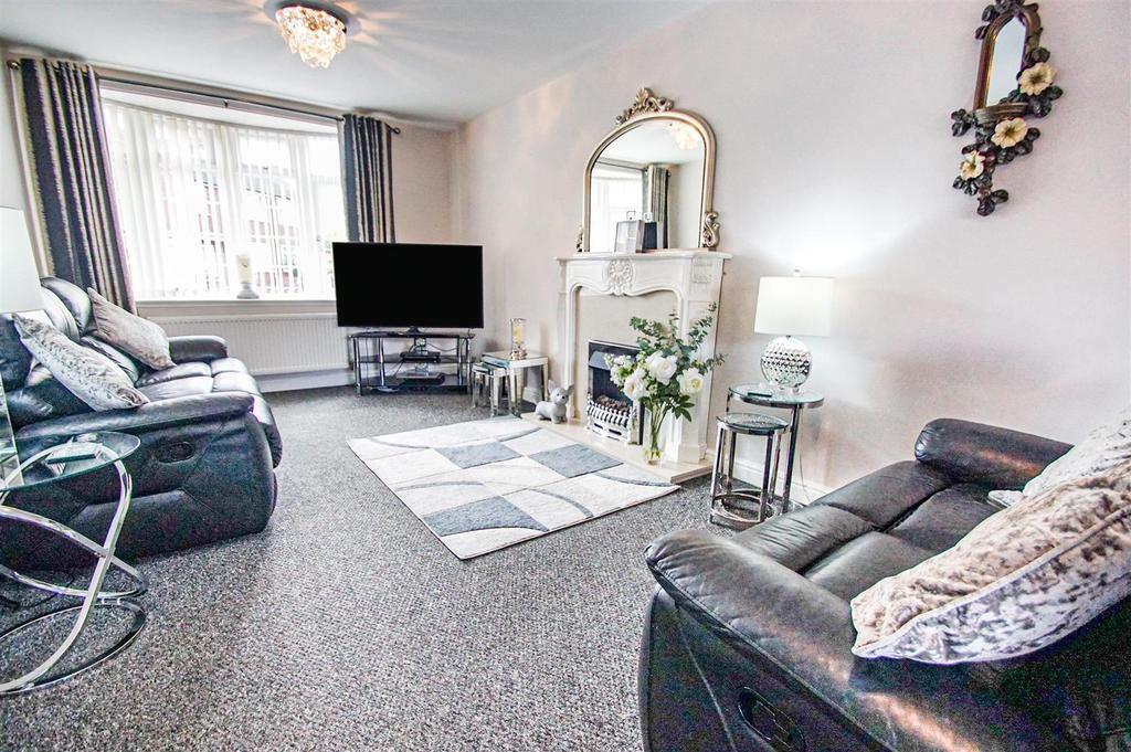 Moorhill Road, Whitnash, Leamington Spa 4 bed semidetached house £