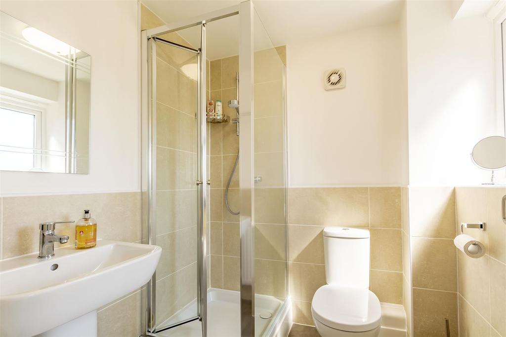 En-Suite 2 (2)-HDR copy.jpg