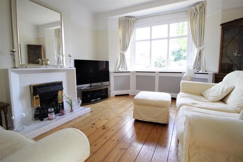 6 Curvan Close, Epsom, KT17 1PJ