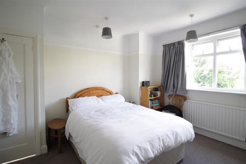6 Curvan Close, Epsom, KT17 1PJ
