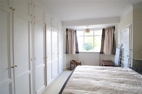 6 Curvan Close, Epsom, KT17 1PJ