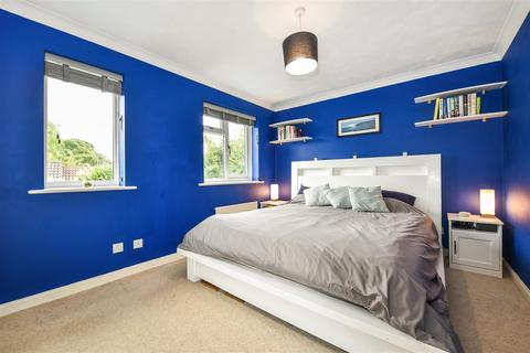 12 Bramble Drive, Romsey, SO51 7RJ