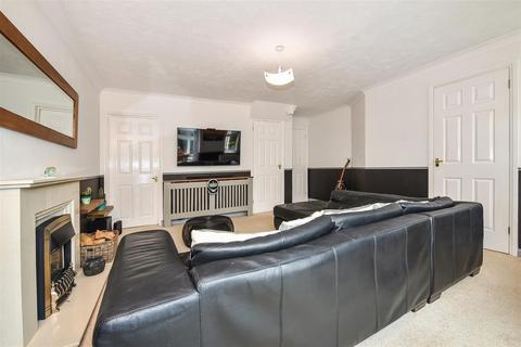 12 Bramble Drive, Romsey, SO51 7RJ