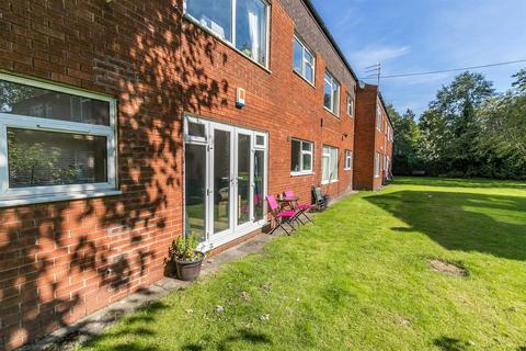 8 Beechfield Close, Sale, M33 4EH