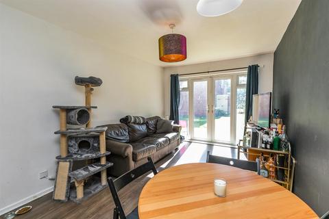 8 Beechfield Close, Sale, M33 4EH