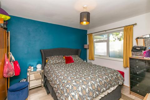 8 Beechfield Close, Sale, M33 4EH
