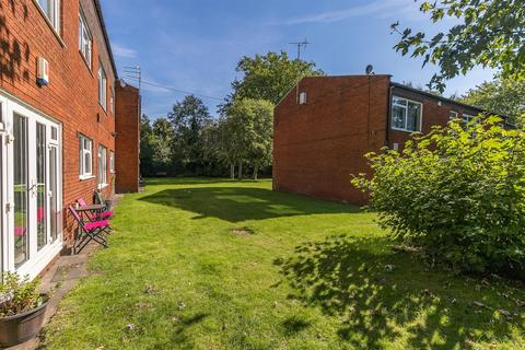 8 Beechfield Close, Sale, M33 4EH