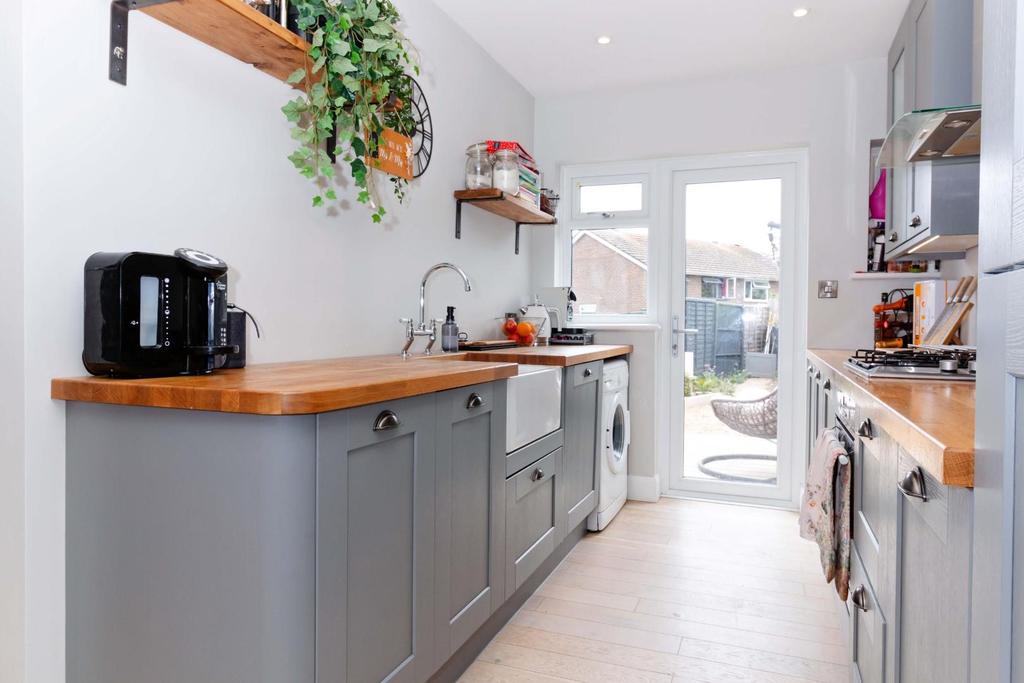 Fircroft Avenue, Lancing 2 bed semidetached bungalow for sale £400,000