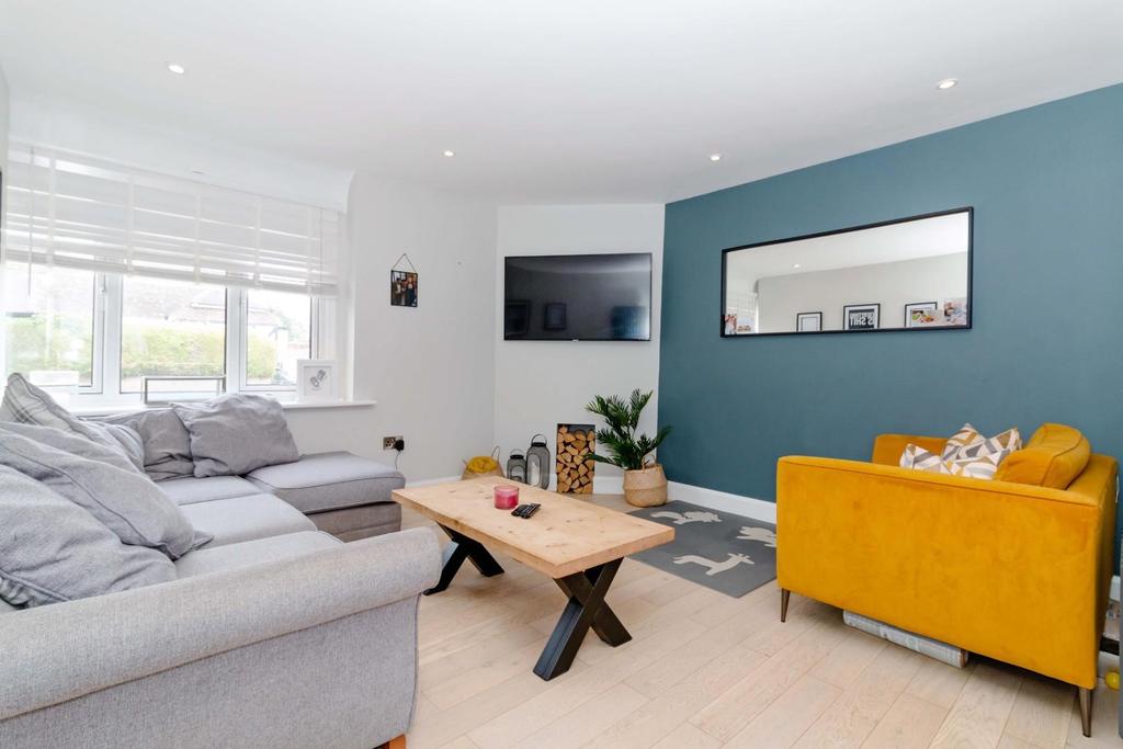 Fircroft Avenue, Lancing 2 bed semidetached bungalow £400,000