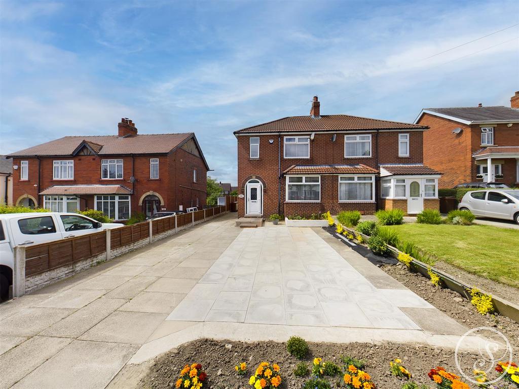 Leeds Road, Kippax, Leeds 3 bed semidetached house £1,000 pcm (£231 pw)
