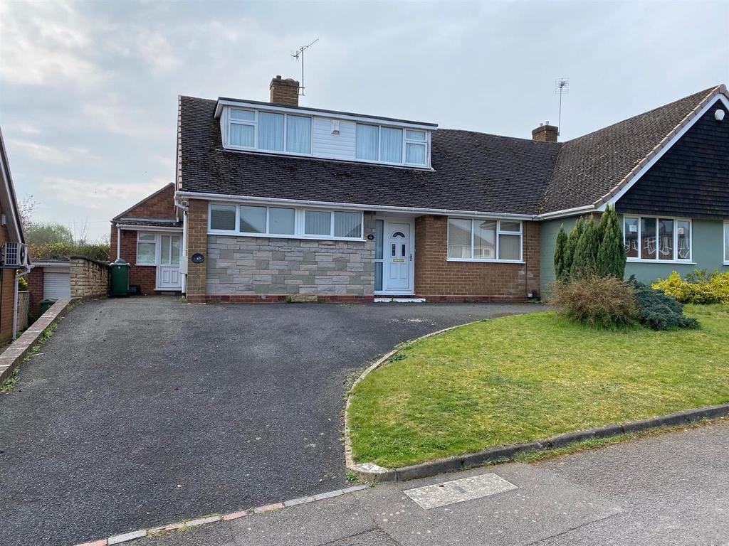 Brackendale Way, Stourbridge, DY9 7HG 3 bed semidetached bungalow for