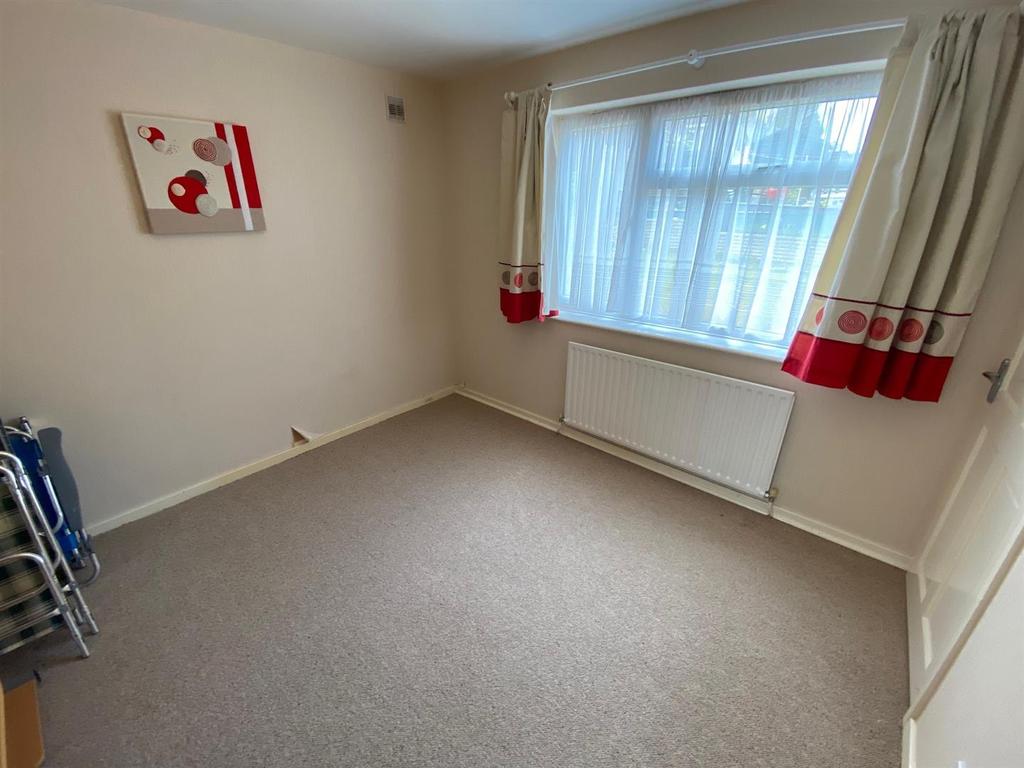 Brackendale Way, Stourbridge, DY9 7HG 3 bed semidetached bungalow for