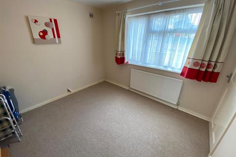 45 Brackendale Way, Stourbridge, DY9 7HG