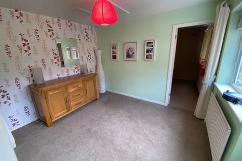 45 Brackendale Way, Stourbridge, DY9 7HG