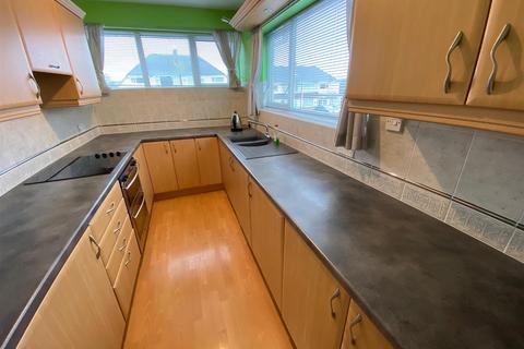 45 Brackendale Way, Stourbridge, DY9 7HG