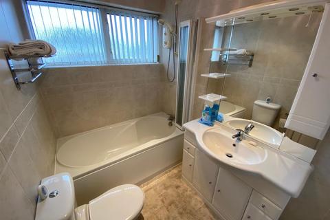 45 Brackendale Way, Stourbridge, DY9 7HG