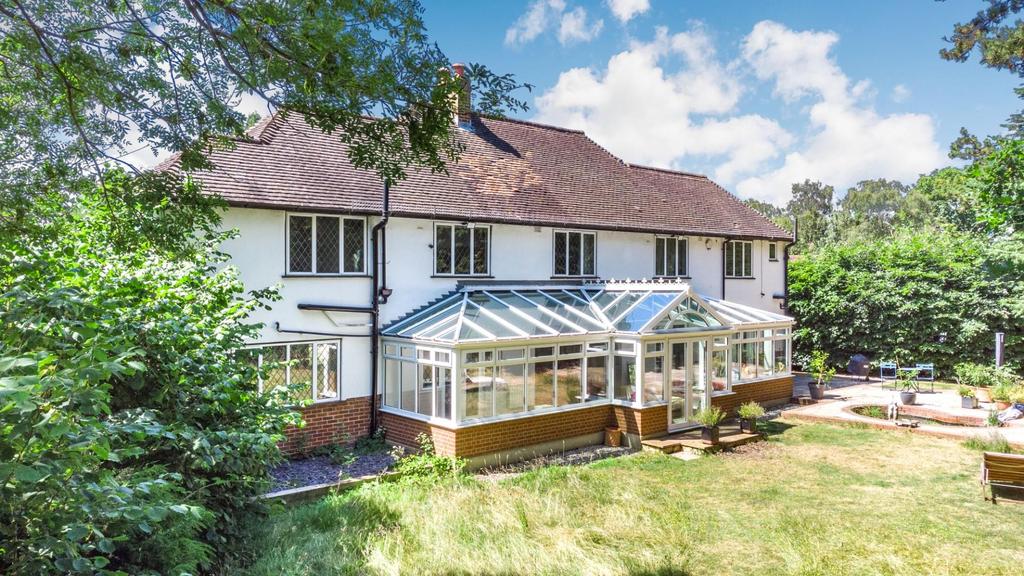 Oakwood Close, Chislehurst 5 bed detached house £4,500 pcm (£1,038 pw)