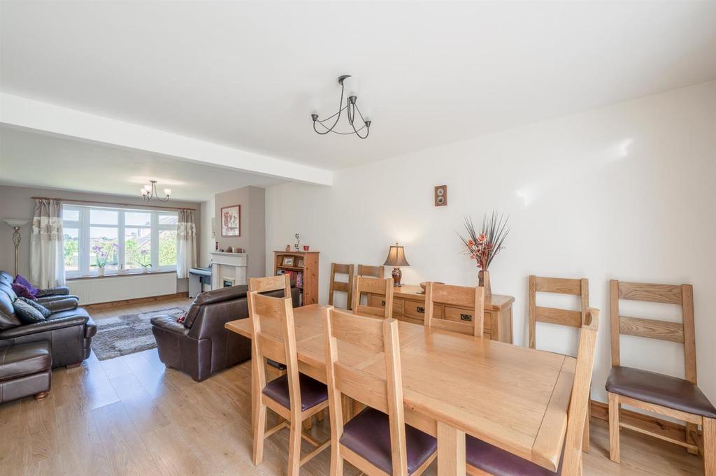 Clent View Road, Stourbridge, DY8 3JE 2 bed semidetached bungalow £