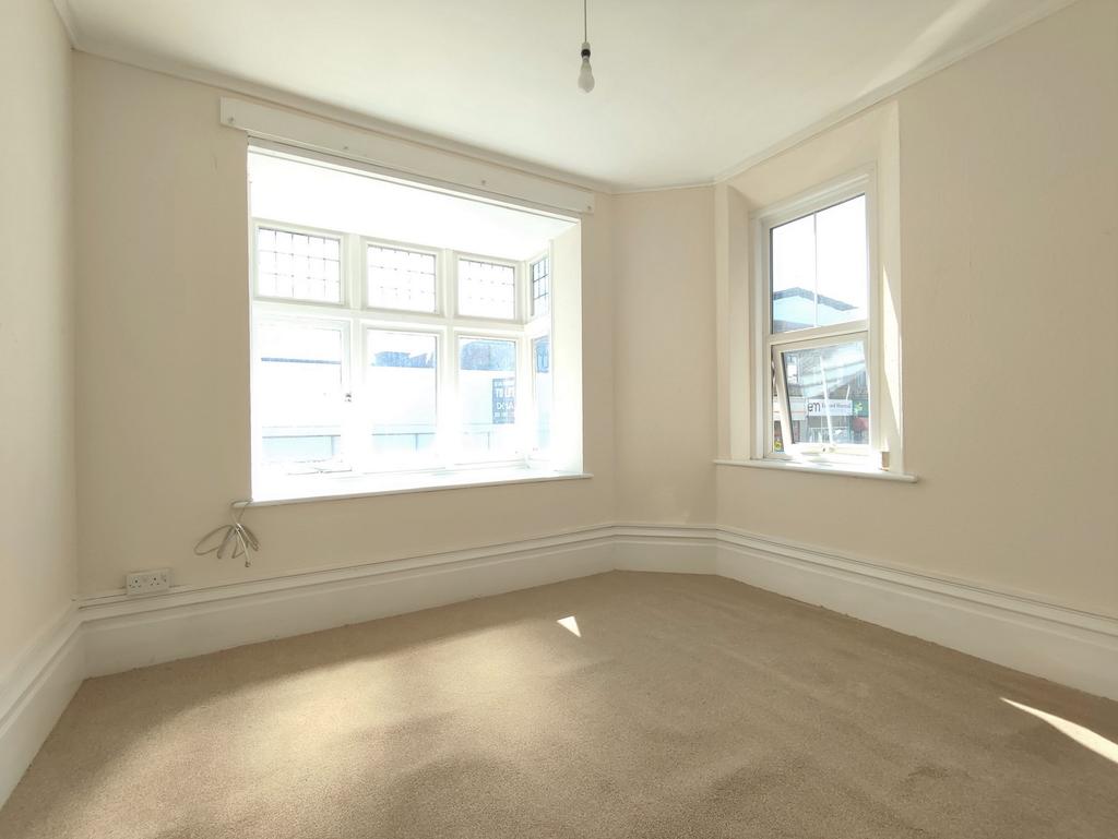 High Street, Broadstairs, CT10 1 bed flat £450 pcm (£104 pw)