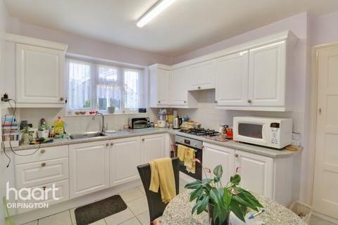 2 Mickleham Close, Orpington, BR5 2SN
