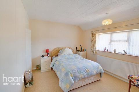 2 Mickleham Close, Orpington, BR5 2SN
