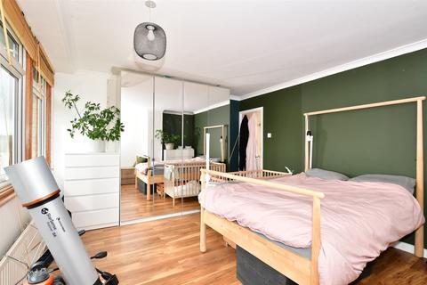 2 Monks Orchard, Dartford, DA1 2TB