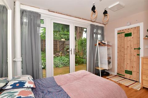 2 Monks Orchard, Dartford, DA1 2TB