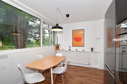 2 Monks Orchard, Dartford, DA1 2TB