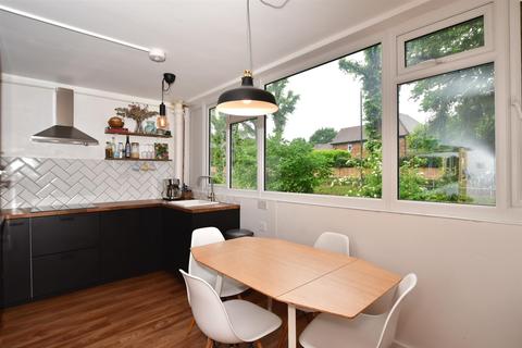 2 Monks Orchard, Dartford, DA1 2TB