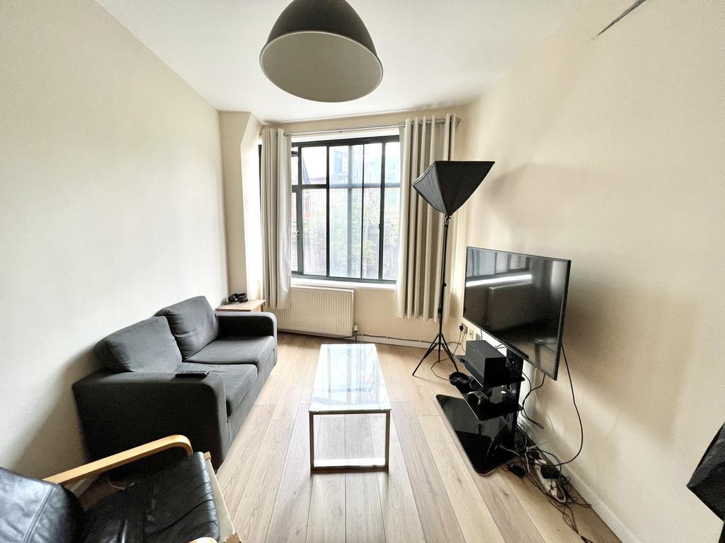 Living & Kitchen Area