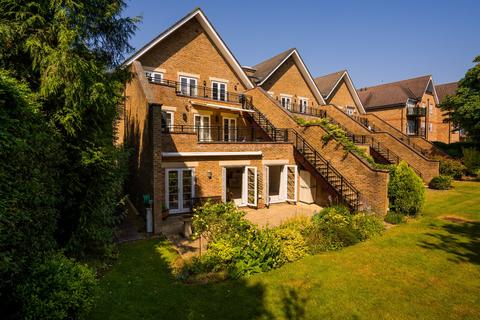 2 bedroom flat for sale, Packhorse Road, Gerrards Cross, Buckinghamshire