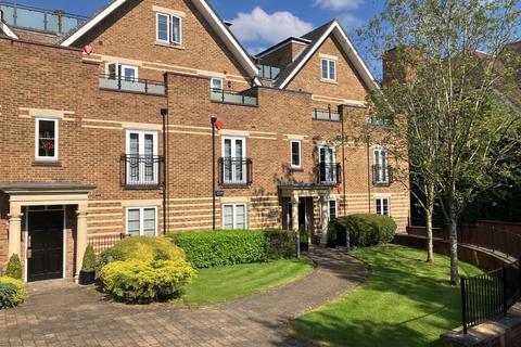 2 bedroom flat for sale, Packhorse Road, Gerrards Cross, Buckinghamshire