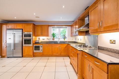 2 bedroom flat for sale, Packhorse Road, Gerrards Cross, Buckinghamshire