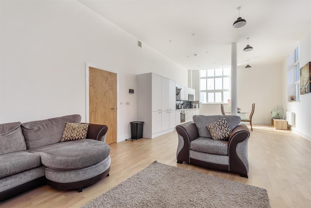 Mather Lane, Leigh, WN7 2FR 2 bed flat £215,000