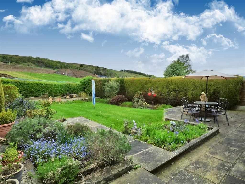 Moorview Way, Skipton 3 bed detached bungalow £895 pcm (£207 pw)